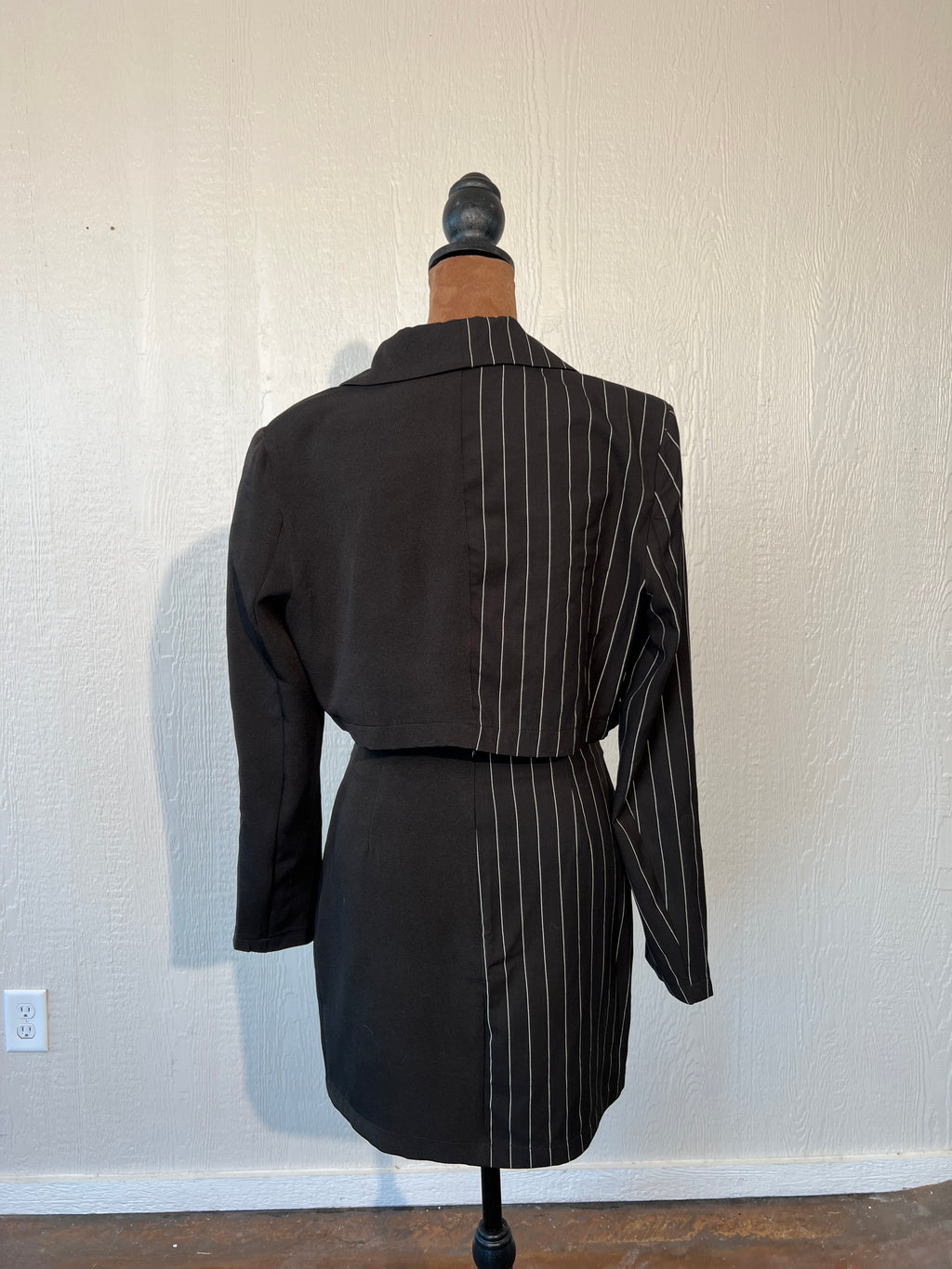 Timing size small cropped blazer/skirt set LIKE NEW
