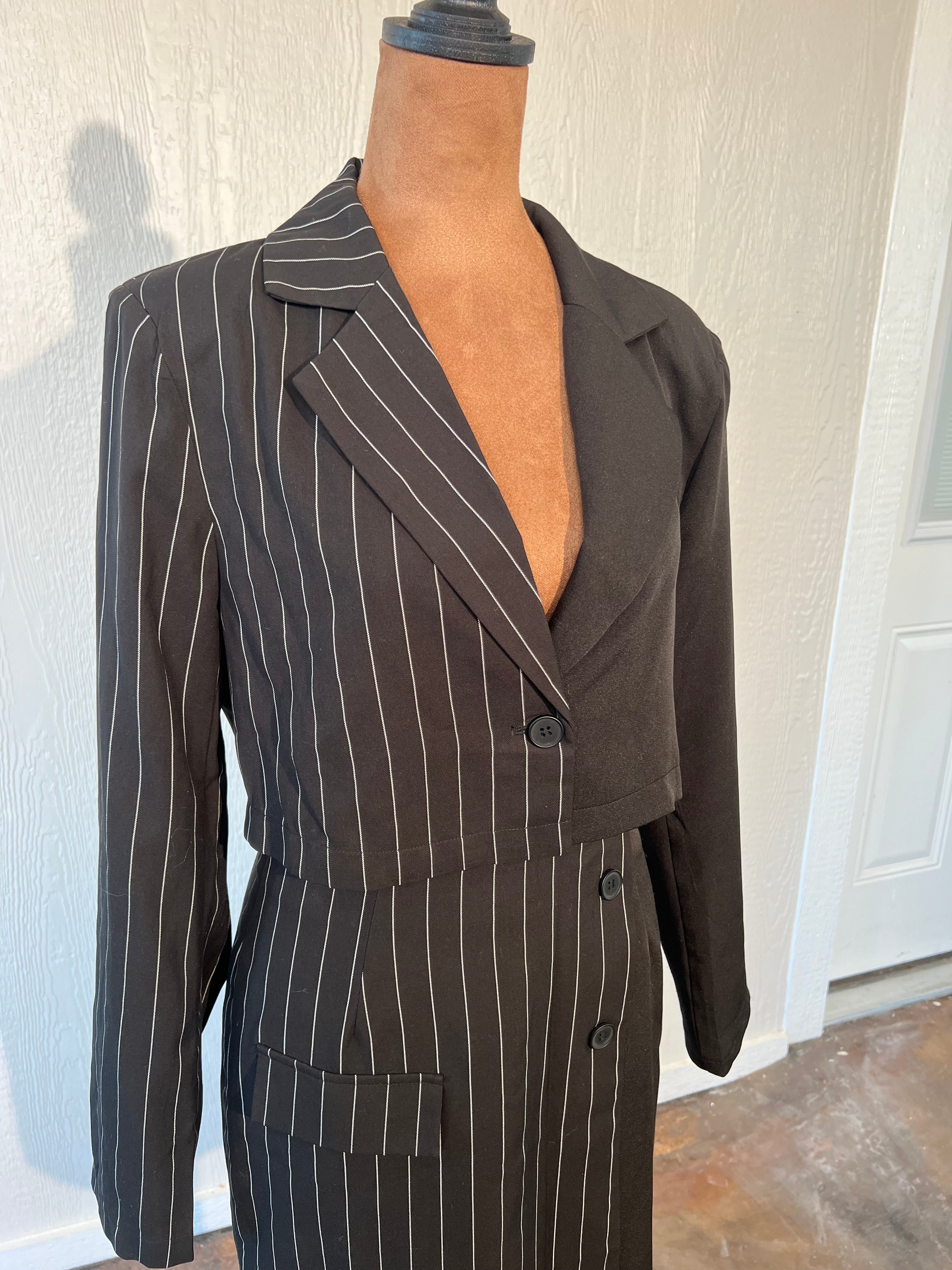 Timing size small cropped blazer/skirt set LIKE NEW