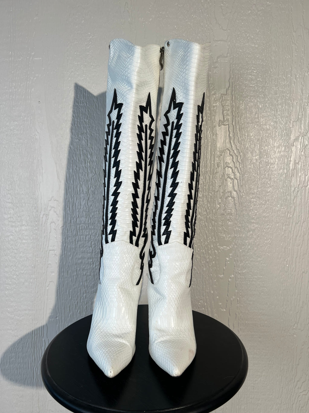 Akira size 10 western heeled boots USED