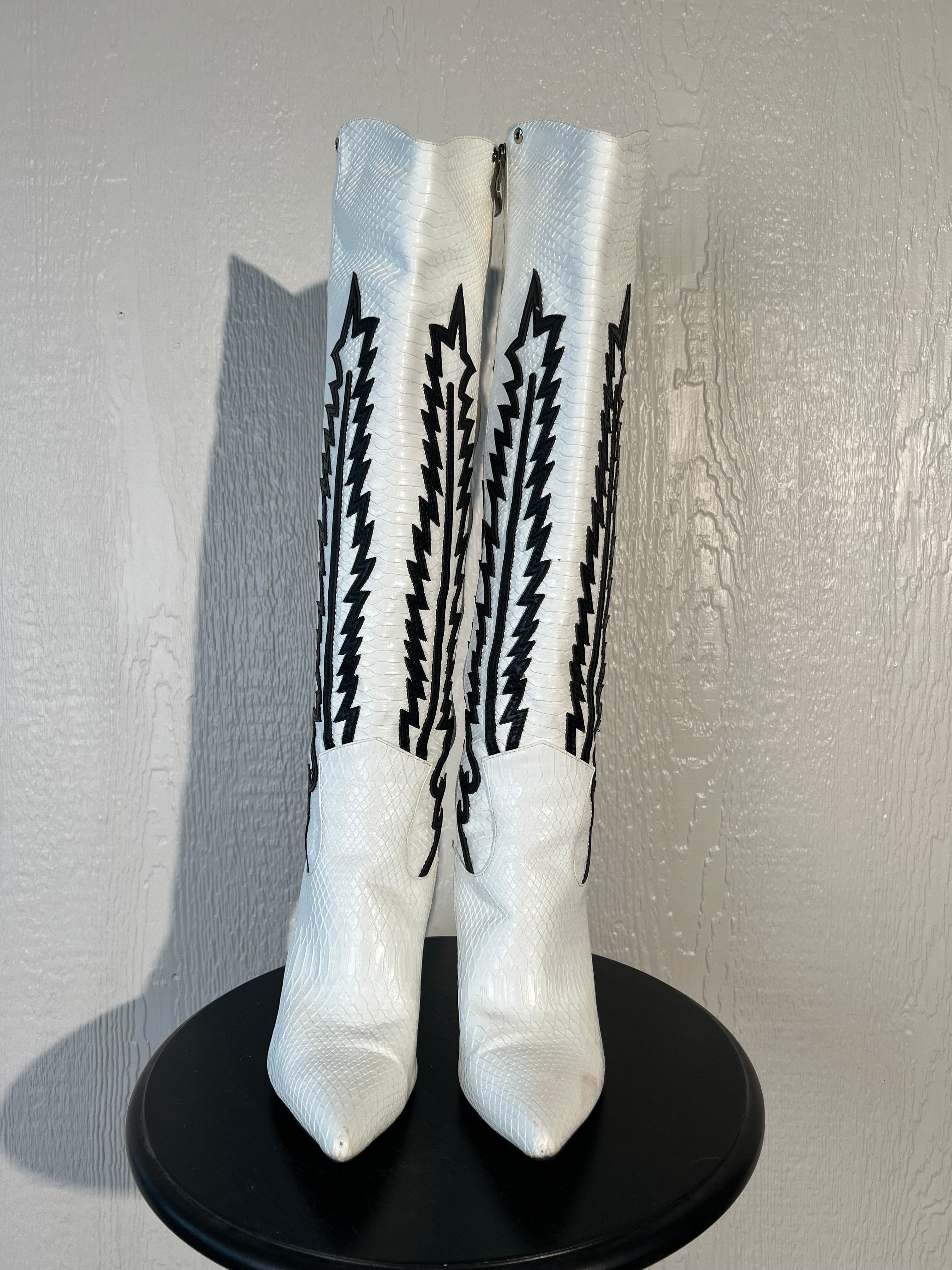 Akira size 10 western heeled boots USED