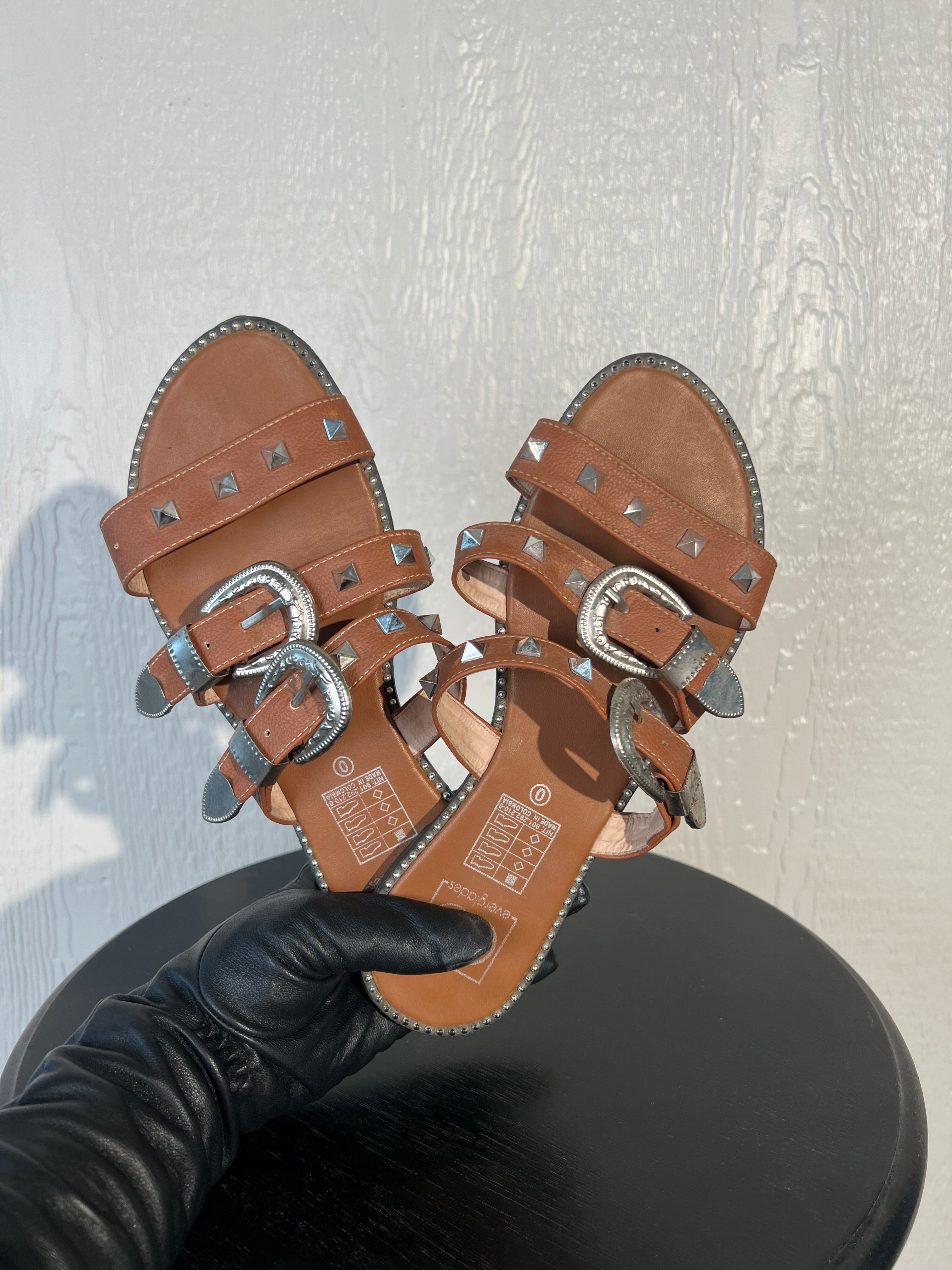 Everglades size 9 brown sandals USED