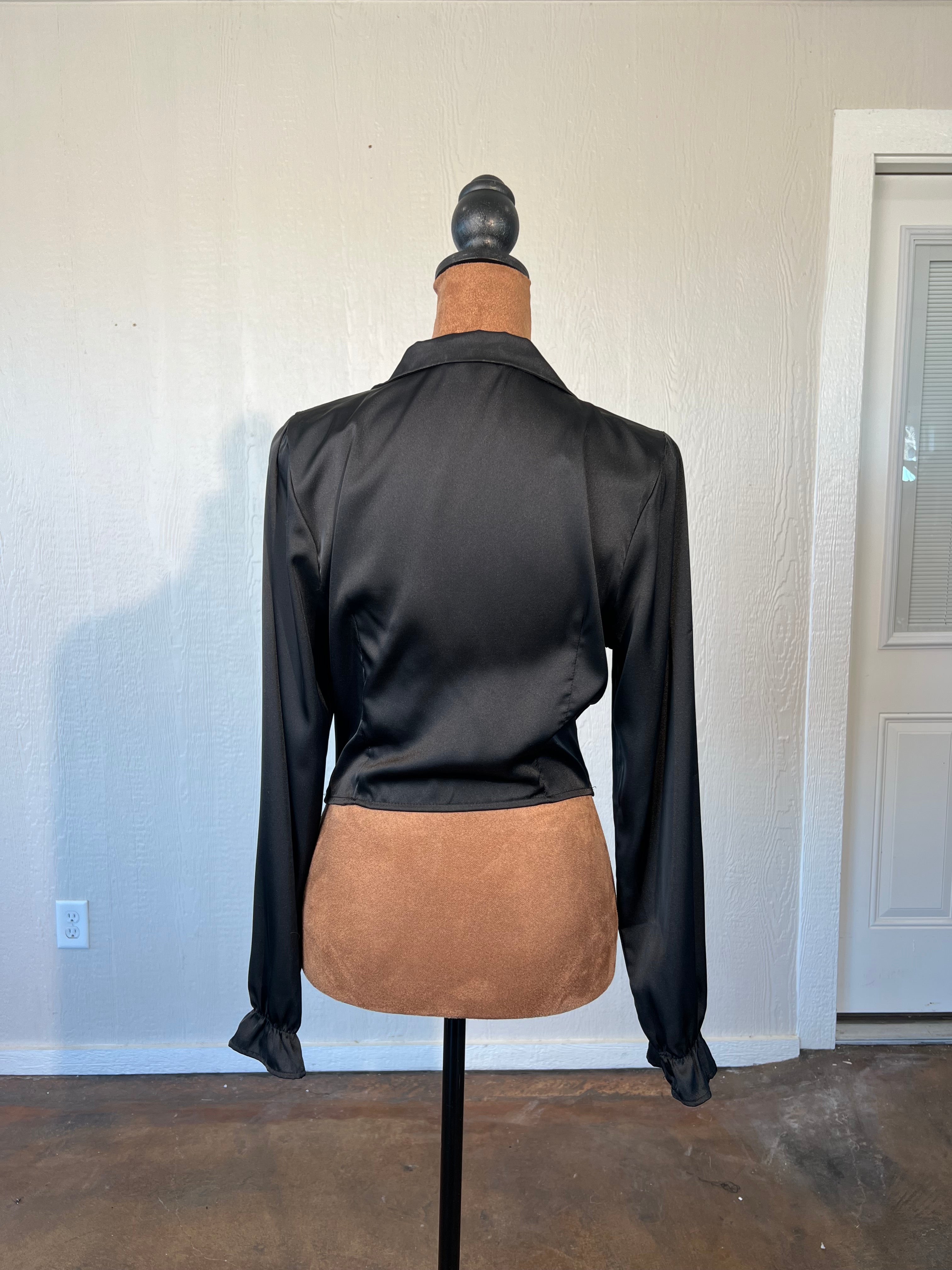 Story On size small long sleeve blouse LIKE NEW