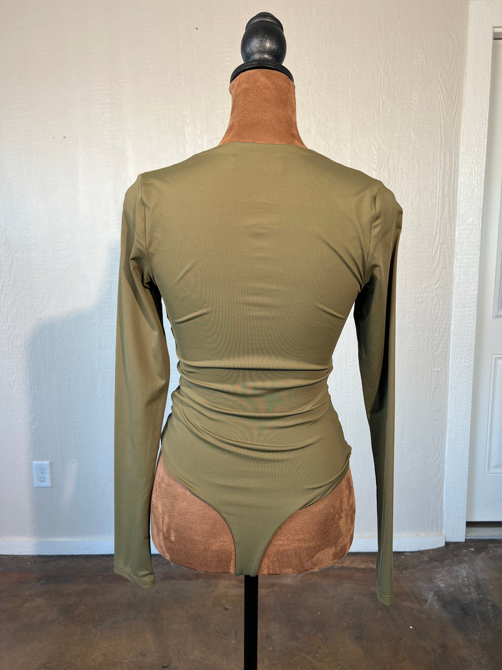 Quinsen size small long sleeve body suit LIKE NEW