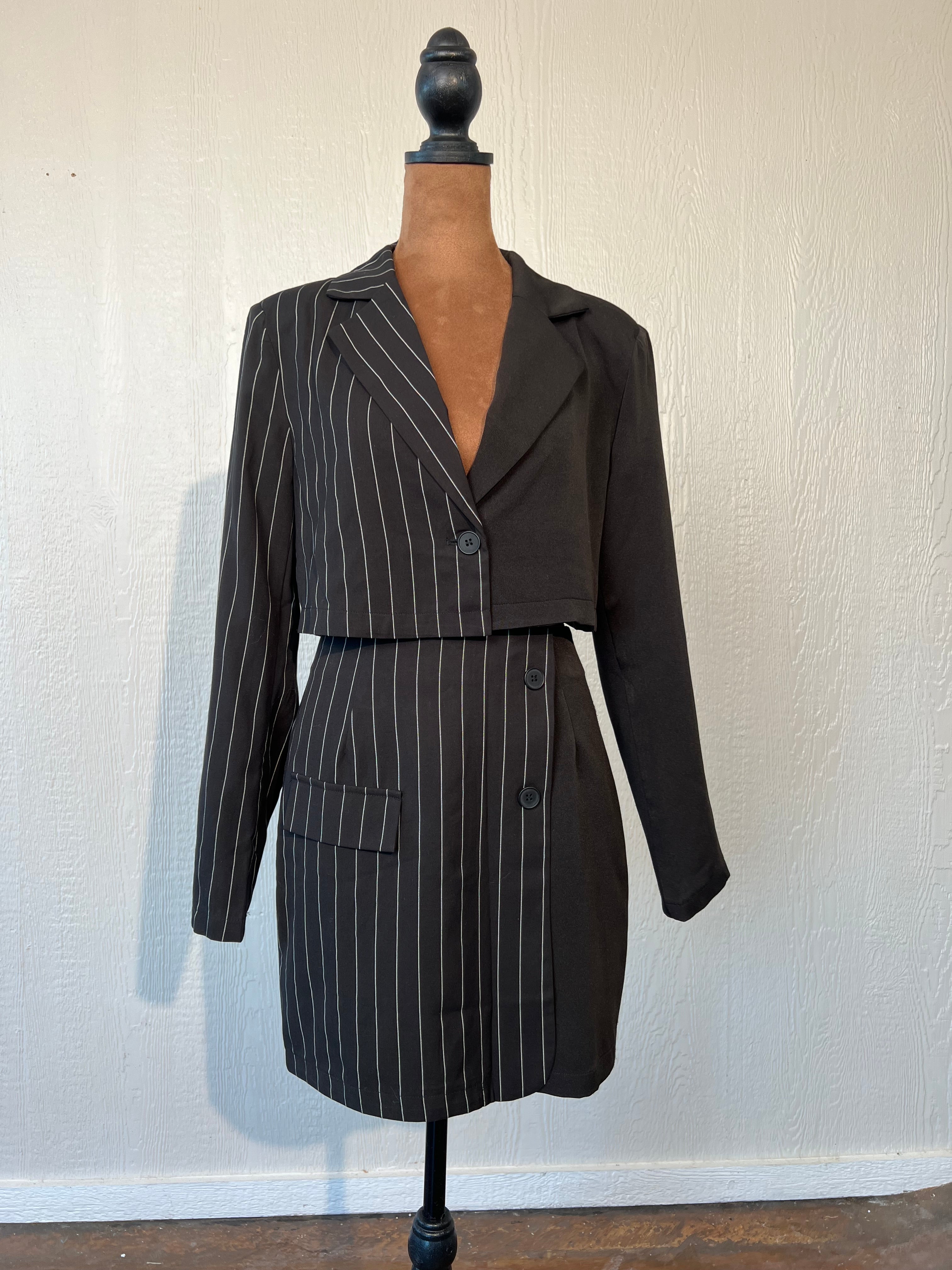 Timing size small cropped blazer/skirt set LIKE NEW