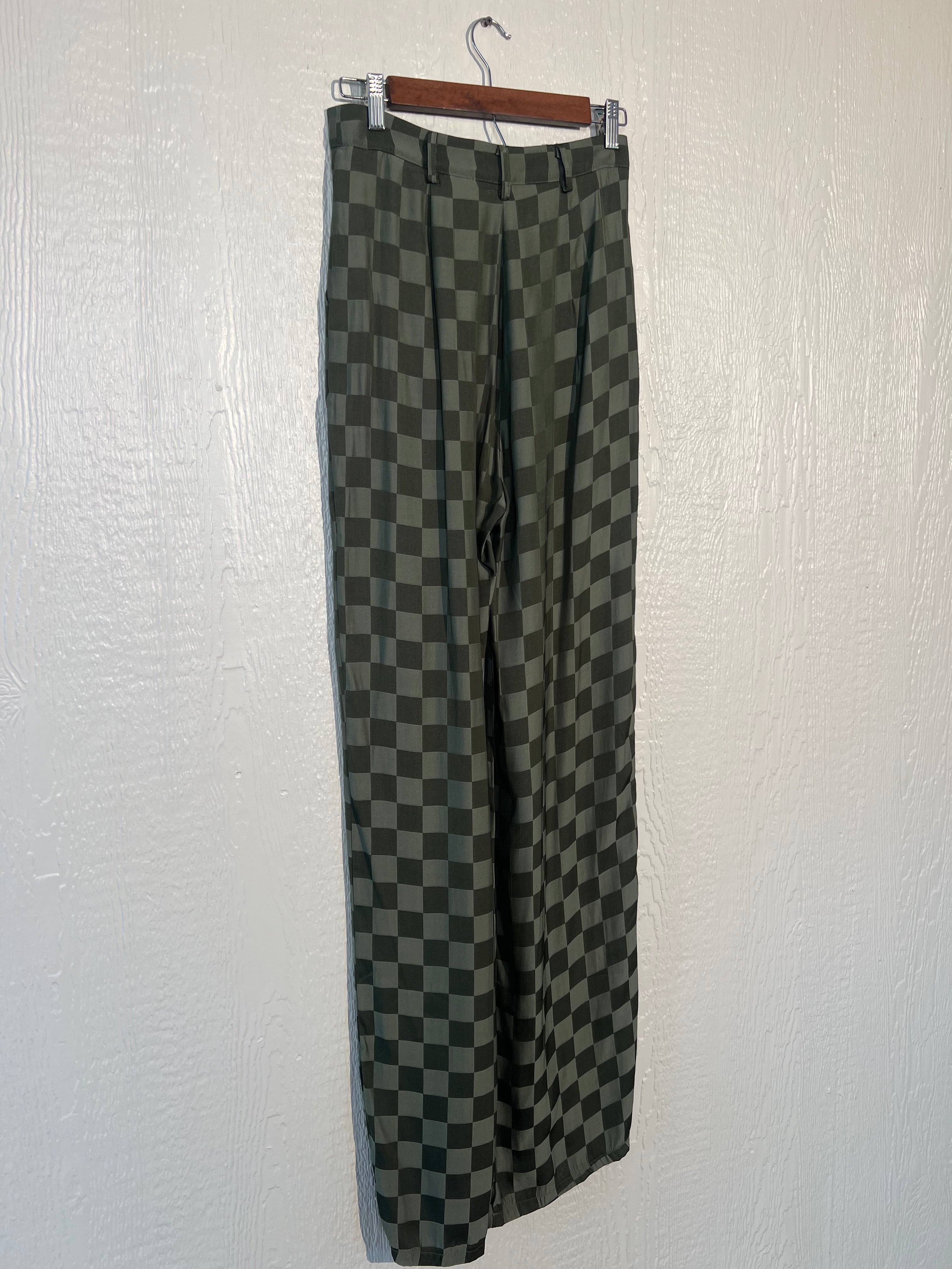 Missguided size 28" x 36" dress pants USED