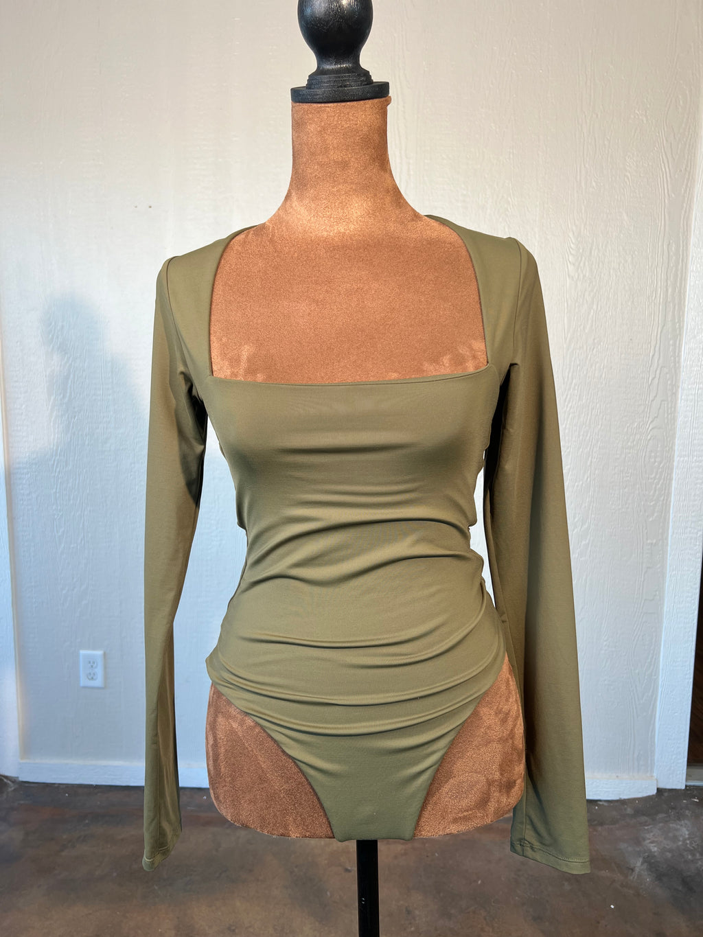Quinsen size small long sleeve body suit LIKE NEW