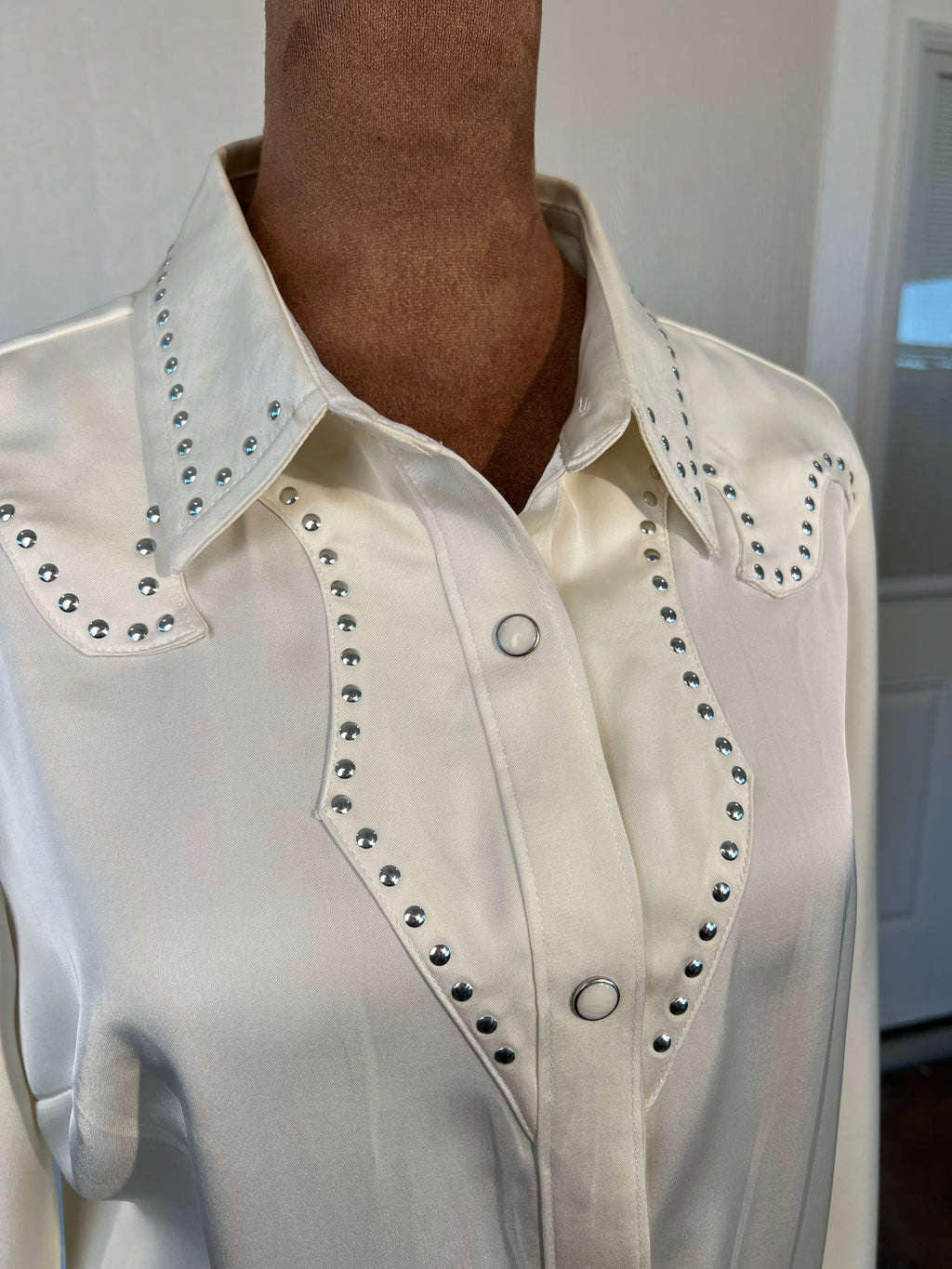 Wrangler size small pearl snap USED