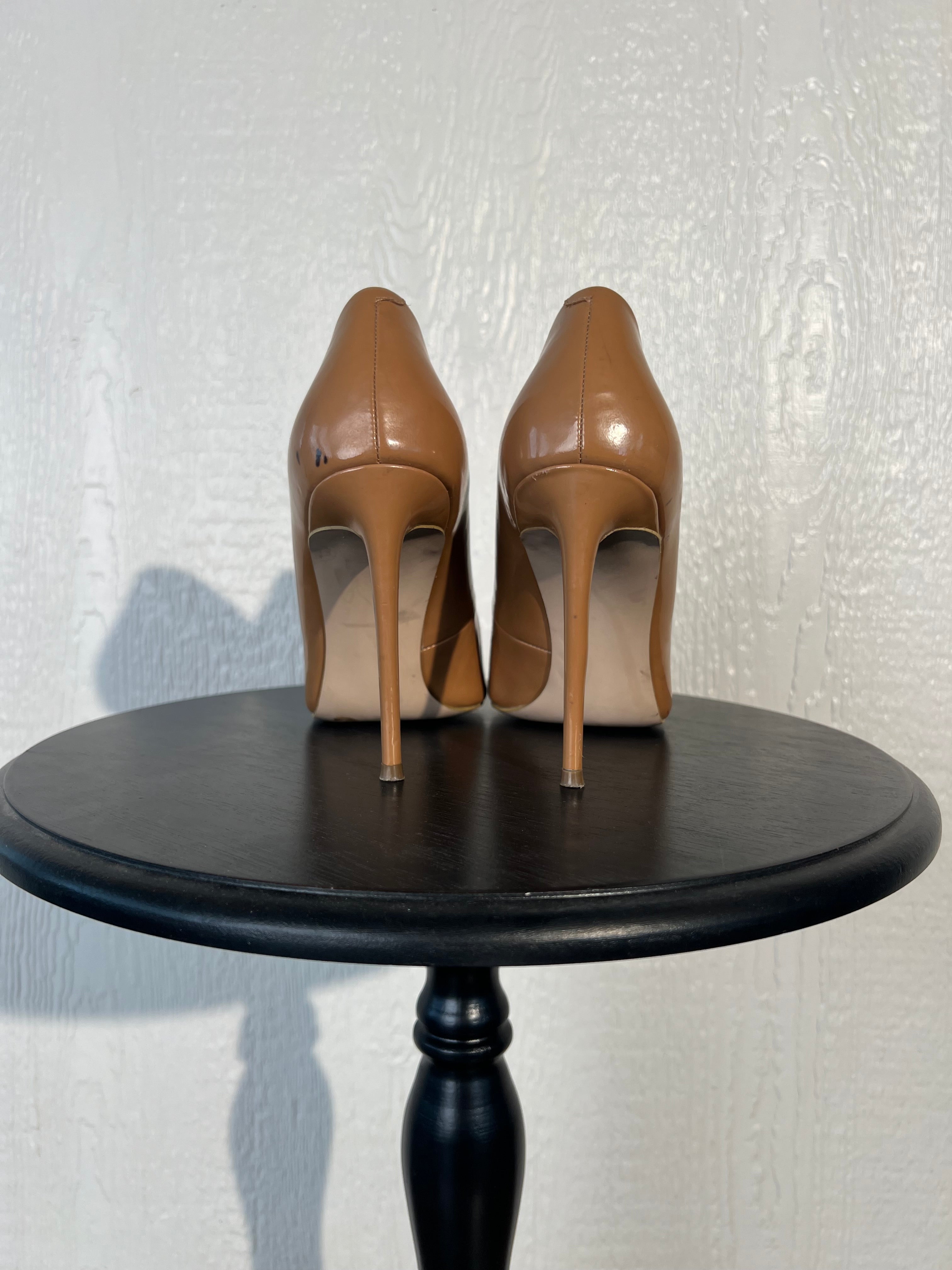 Steve Madden size 10 nude stilleto USED