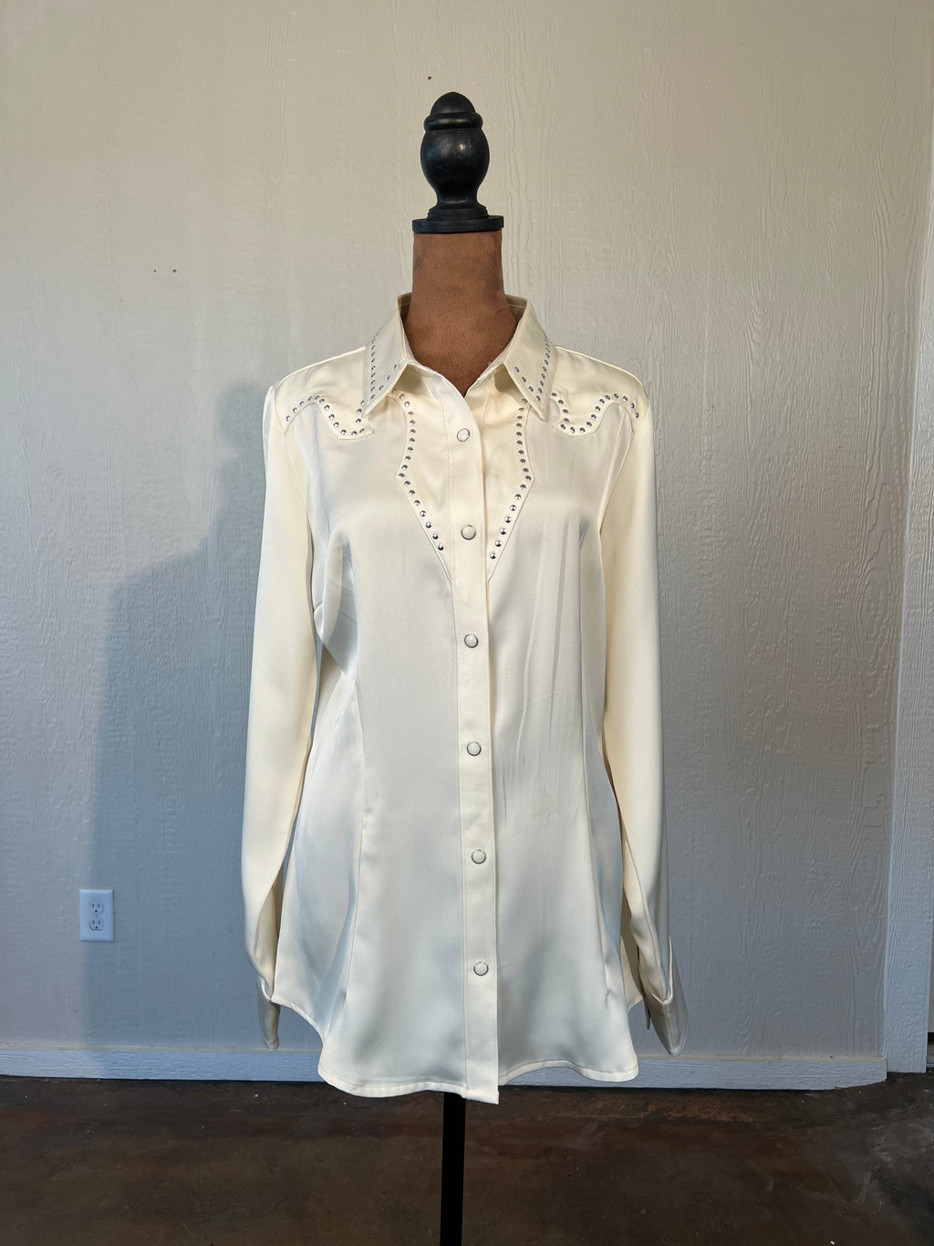 Wrangler size small pearl snap USED