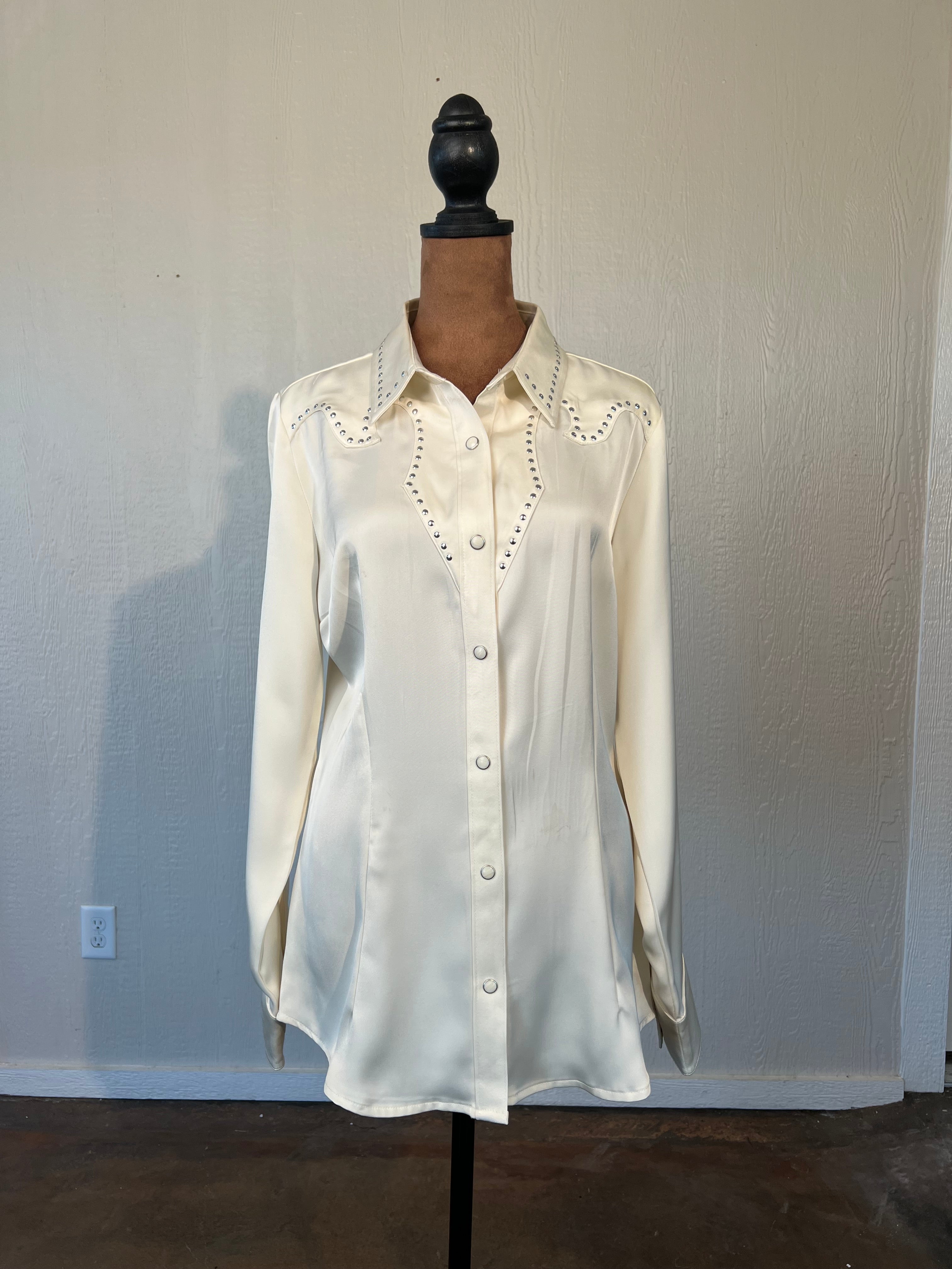 Wrangler size small pearl snap USED