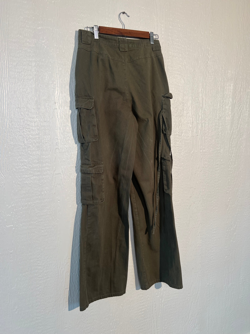 Fashion Nova size 26" x 36" cargo pants USED