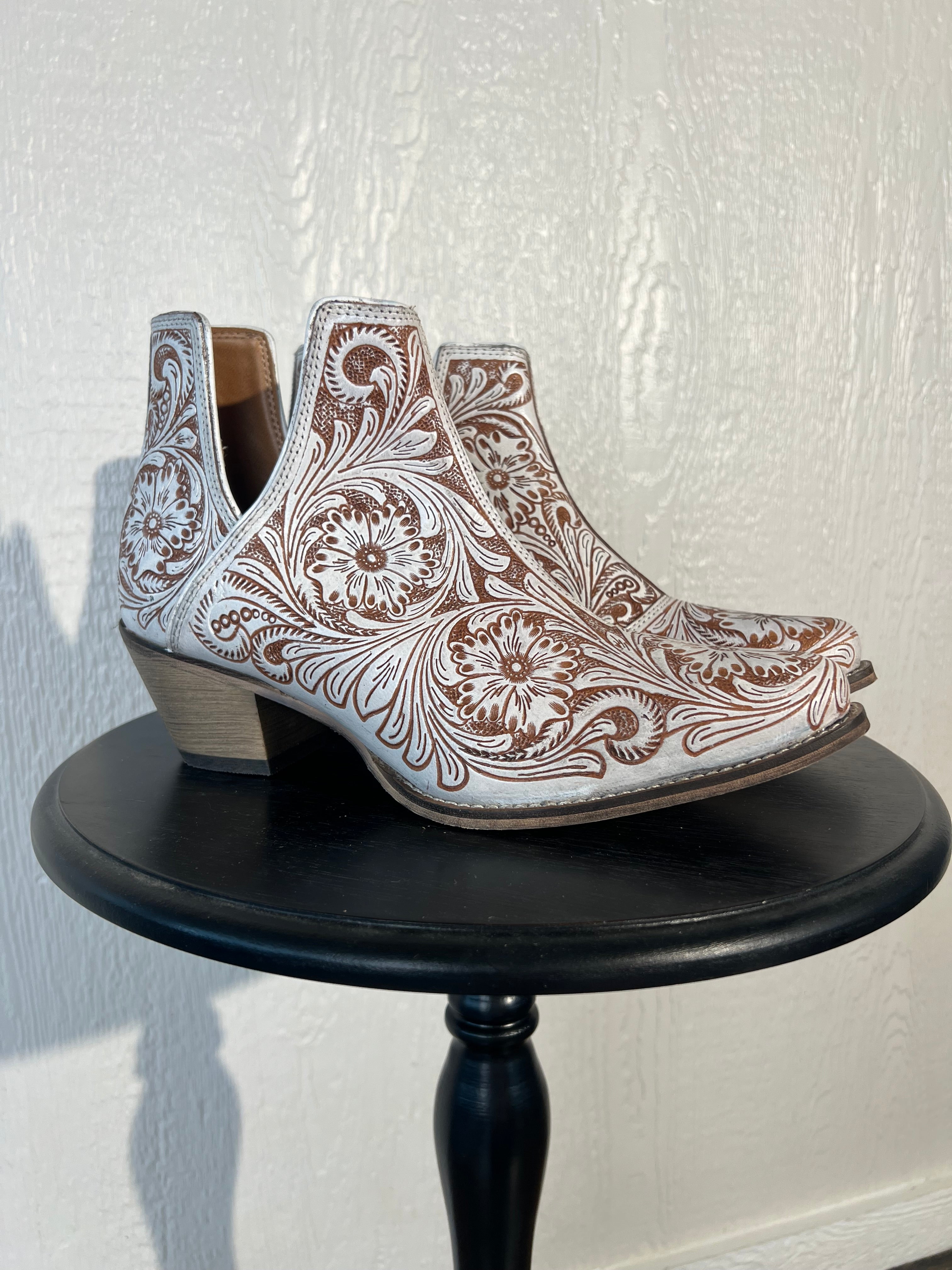Myra size 10 white cowgirl booties NWOT