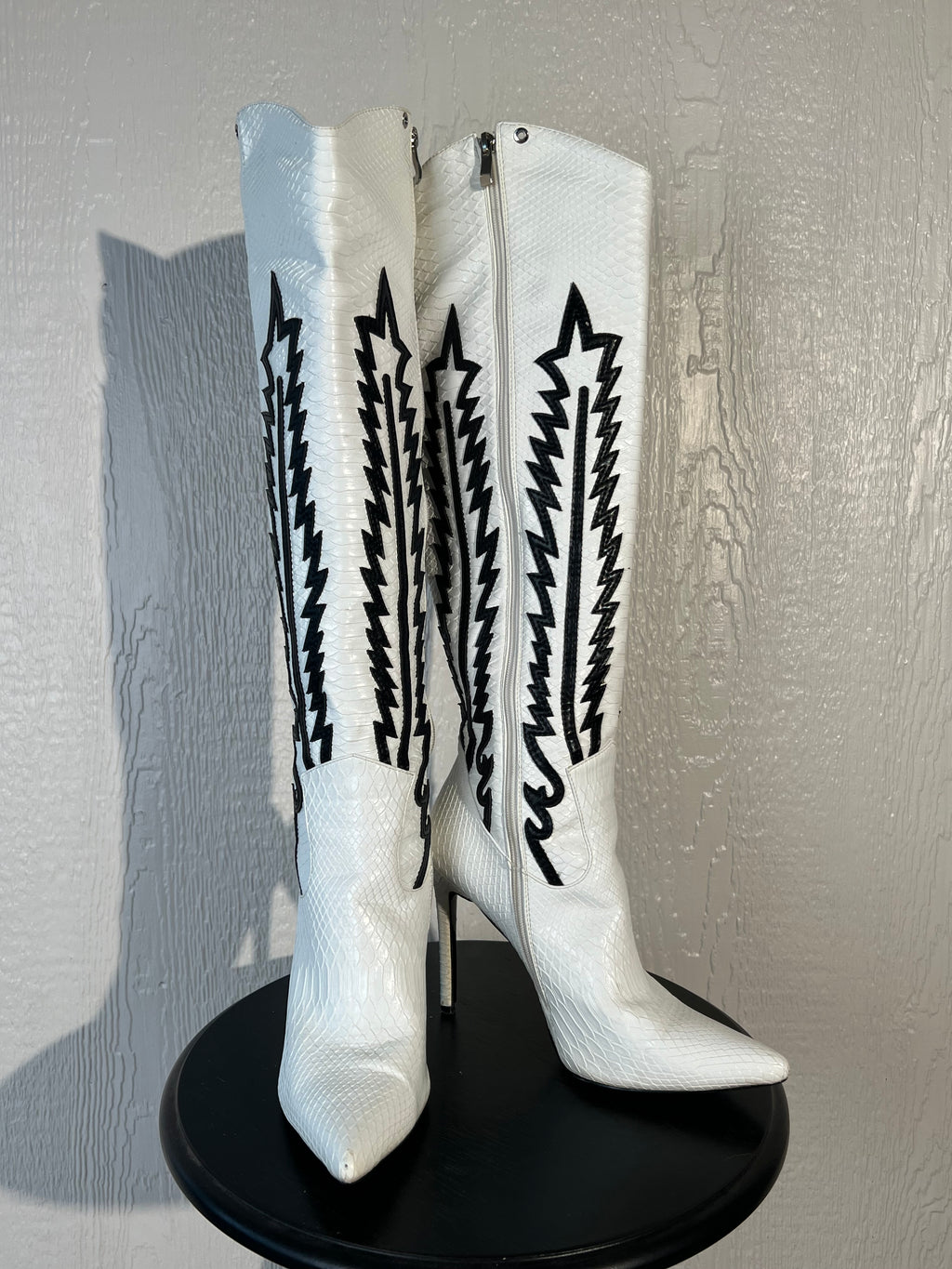 Akira size 10 western heeled boots USED