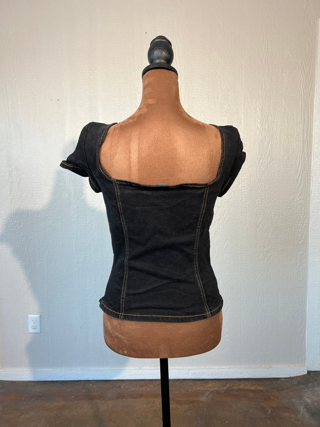 Pretty Little Thing size 2 cap sleeve blouse GENTLY USED